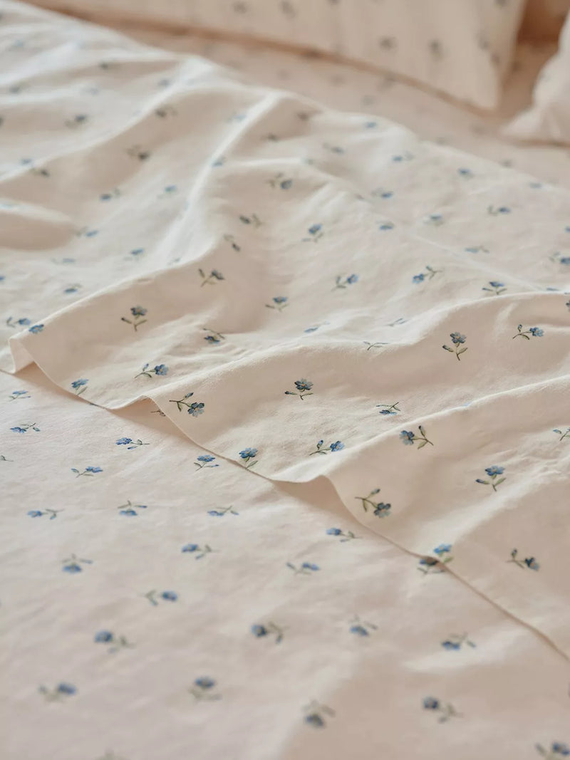 Piglet in Bed Posy Bud king flat sheet (British brand)