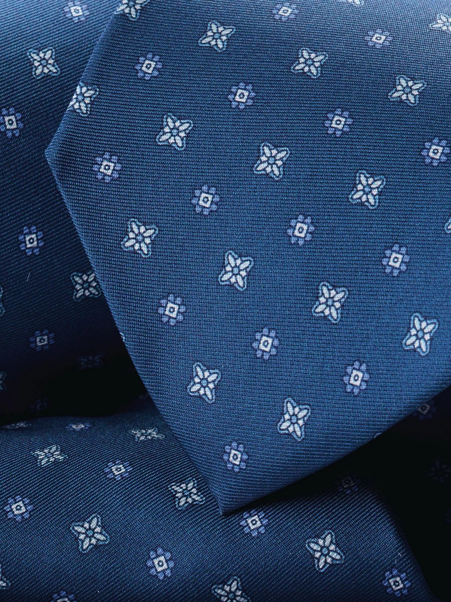 Charles Tyrwhitt silk tie royal blue print (British brand)