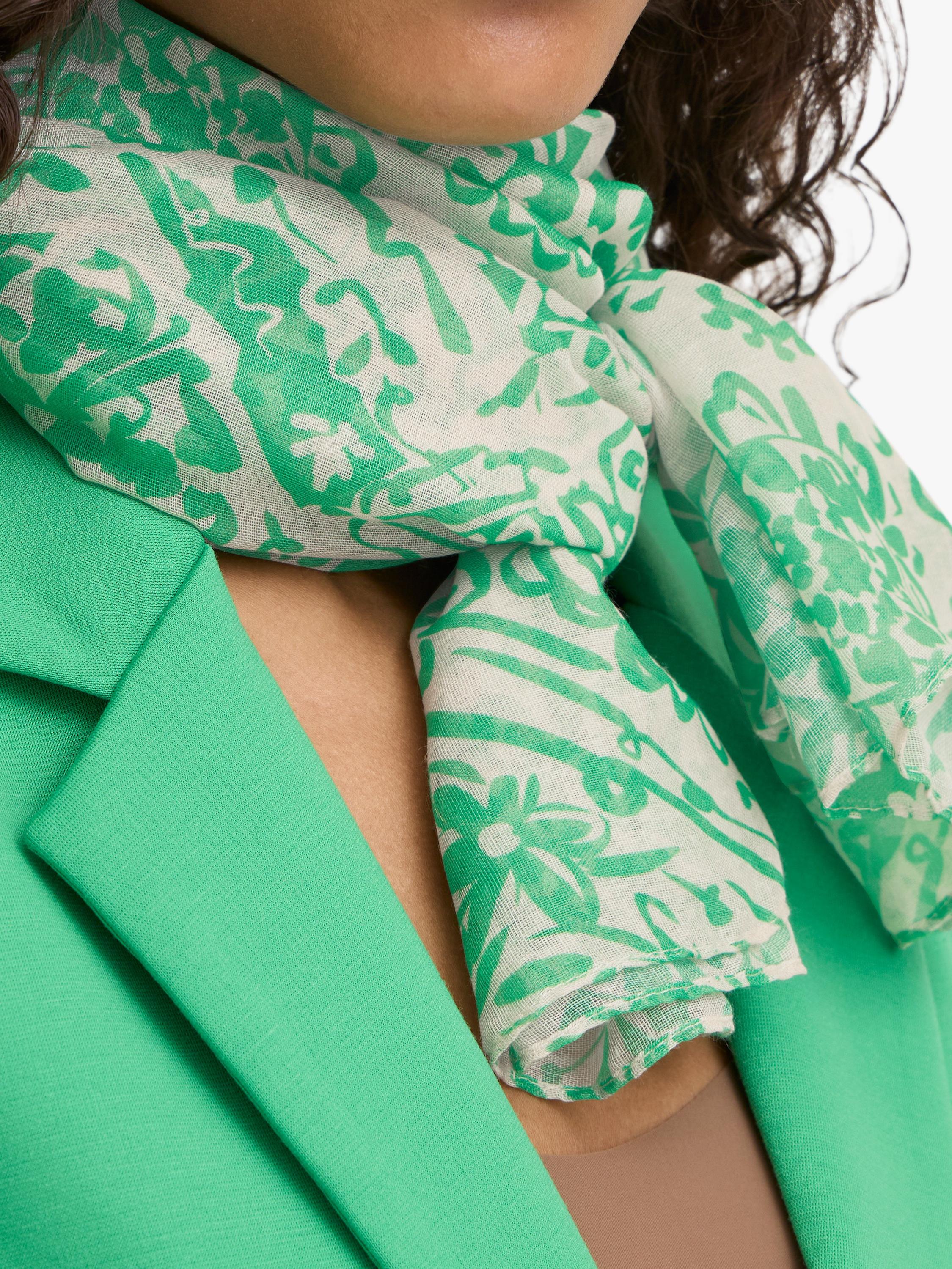 ICHI Ianastacia scarf in Kelly Green with floral pattern, British brand