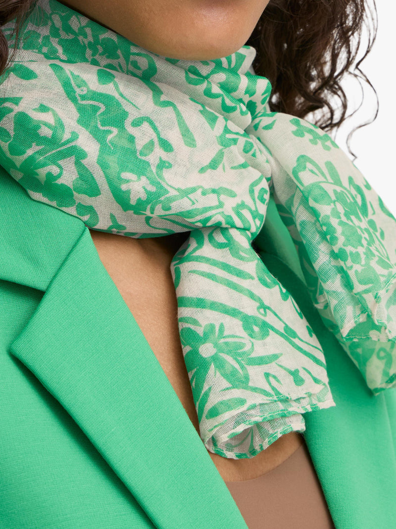ICHI Ianastacia scarf in Kelly Green with floral pattern, British brand