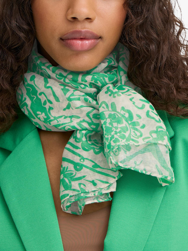 ICHI Ianastacia scarf in Kelly Green with floral pattern, British brand