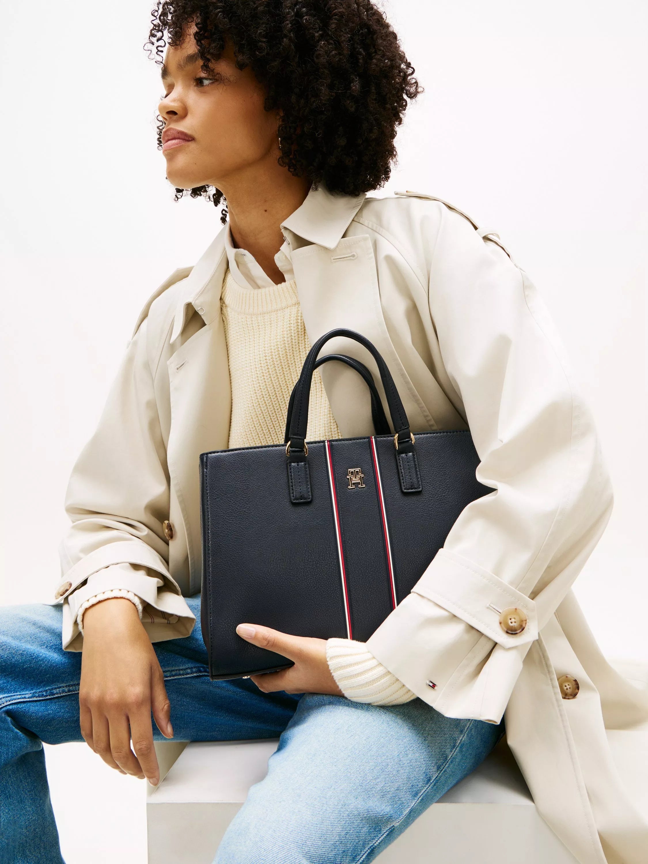 Tommy Hilfiger Daily Signature satchel in navy - British product