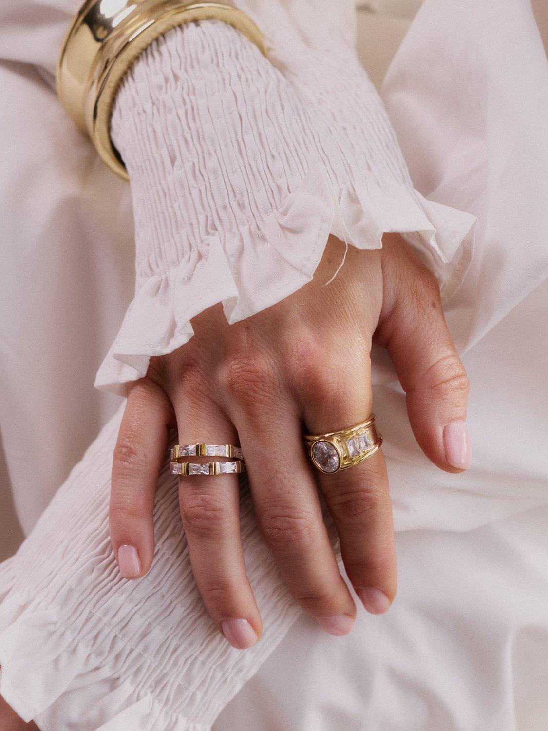 Daisy London crystal station band ring gold - British product