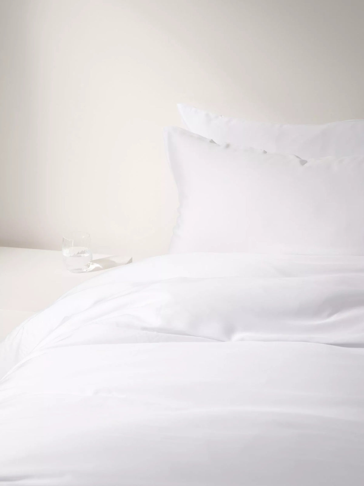Truly bamboo duvet cover set white double, imported from the UK