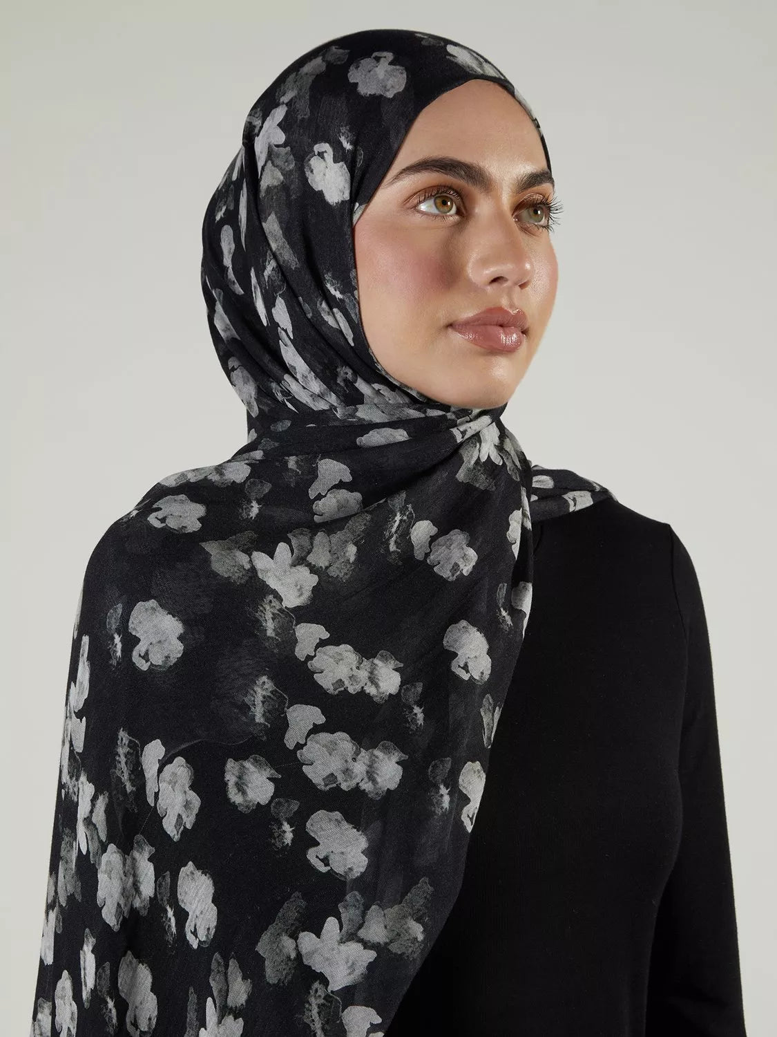 Aab Moon Flower modal hijab multi 110x200 cm, imported from the UK