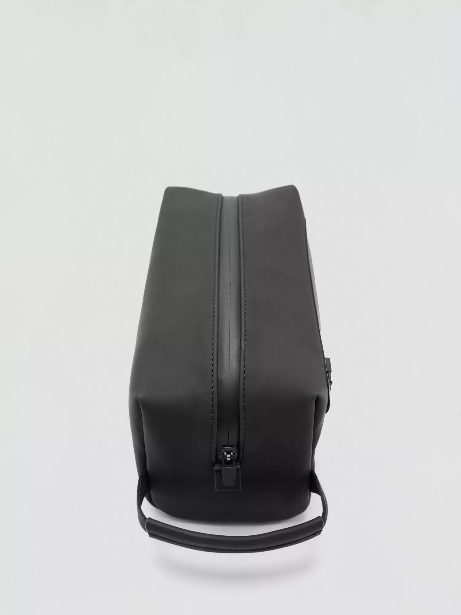 Mango matte wash bag black (British brand)