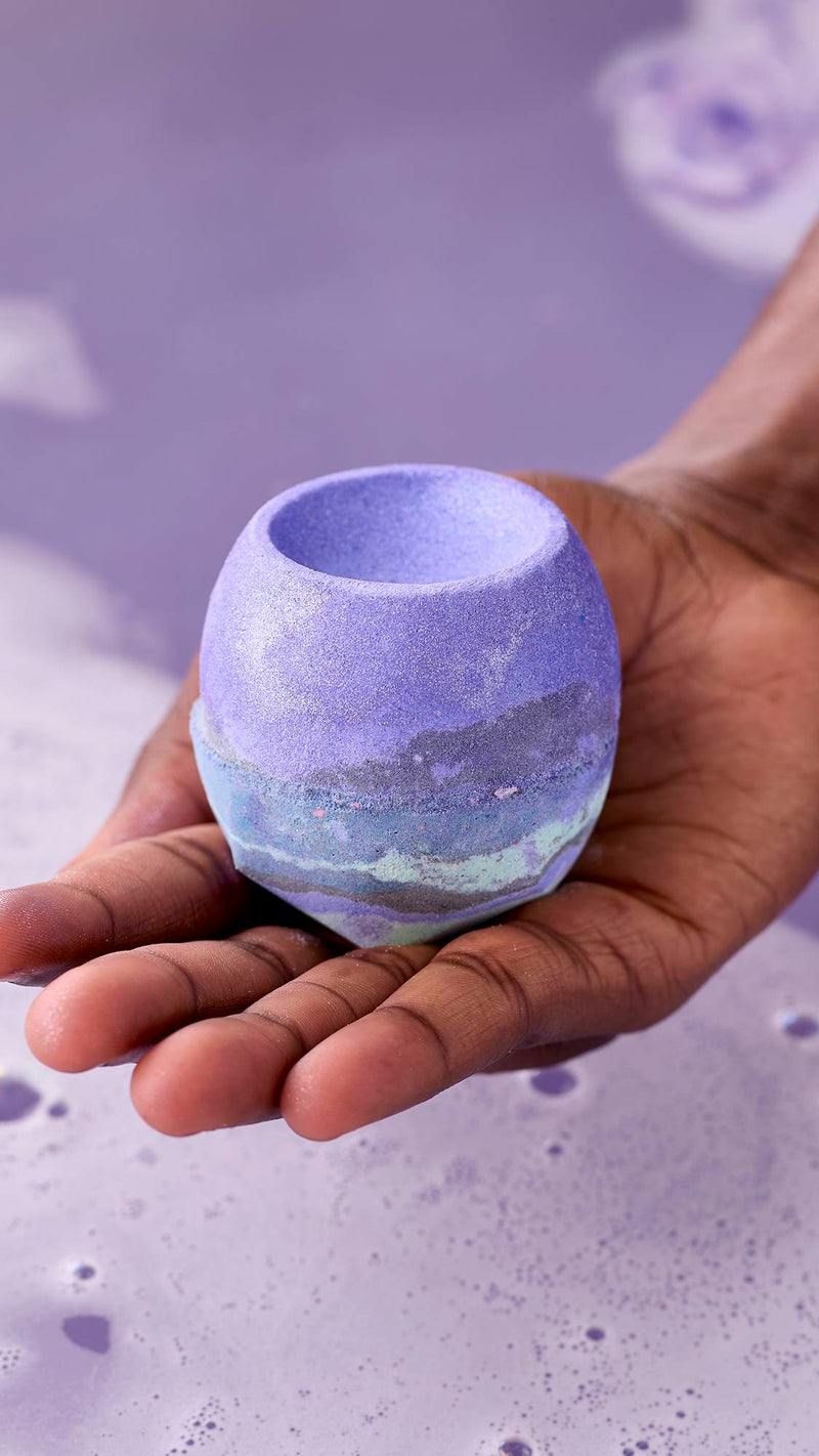 Goddess bath bomb with jasmine and oudh (British brand)