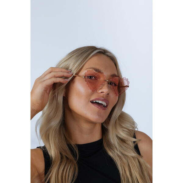 SVNX scallop heart sunglasses in pink one size - British product