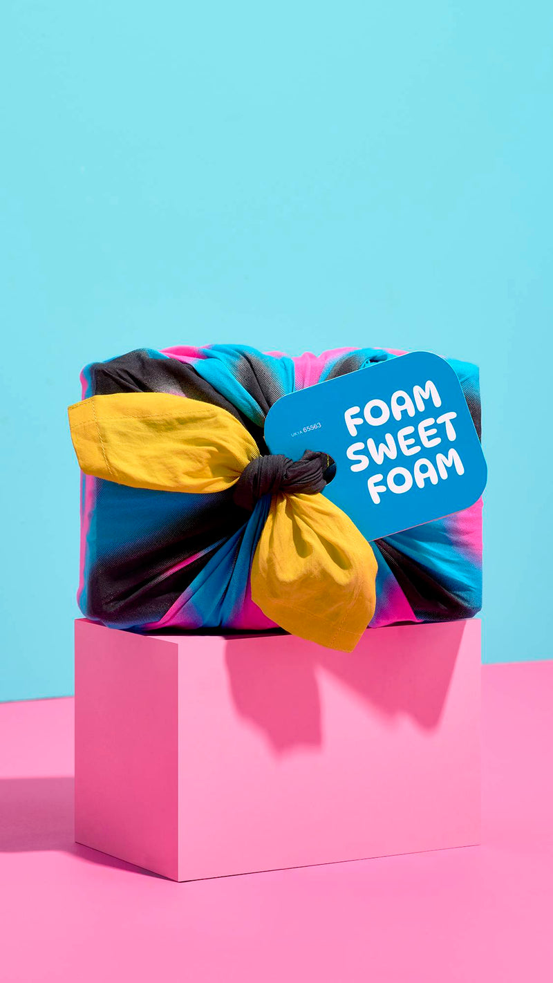 LUSH Foam Sweet Foam gift with mini bubble bars (British brand)