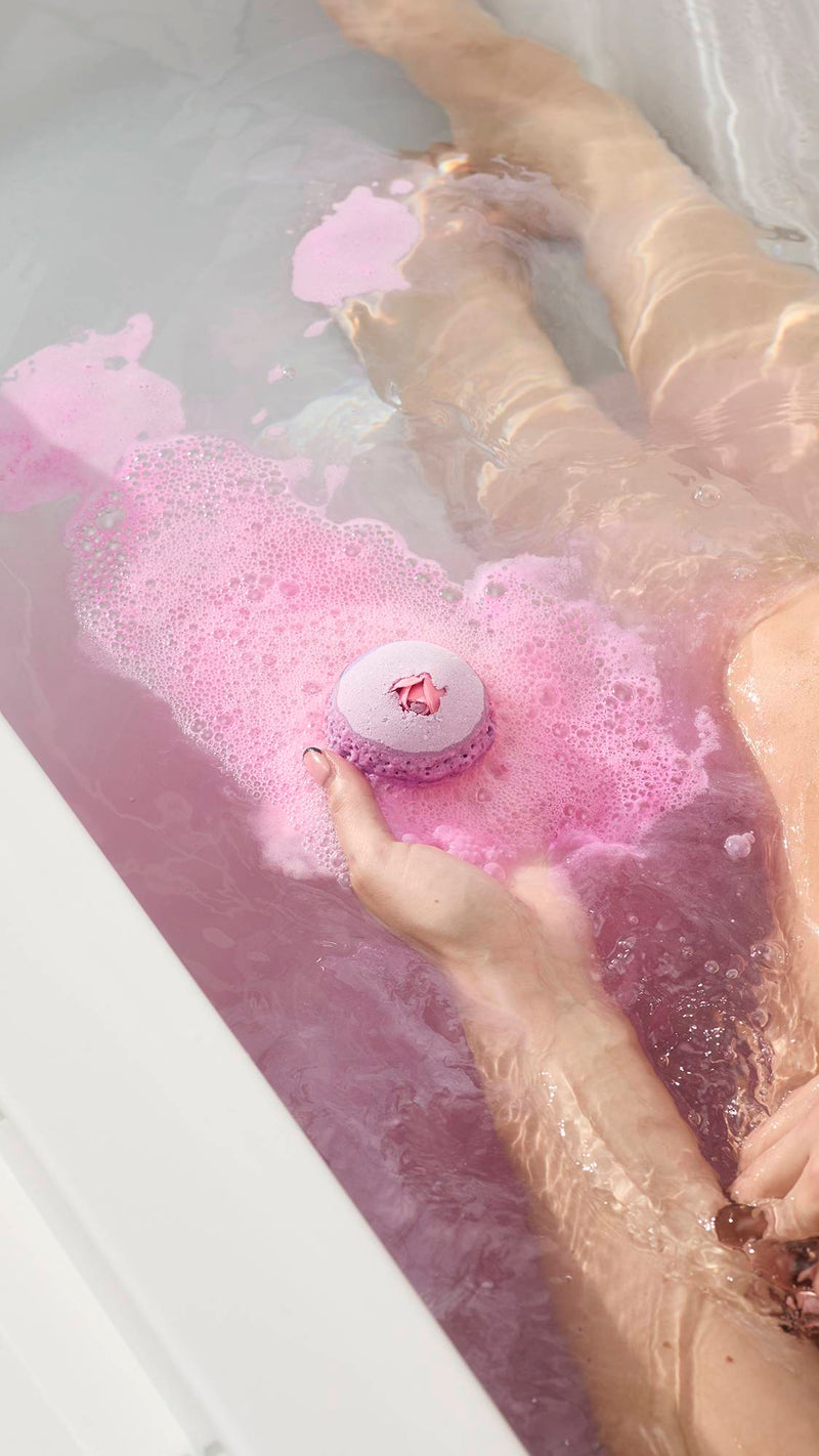 Lush Sex Bomb bath bomb with jasmine and ylang ylang - British product