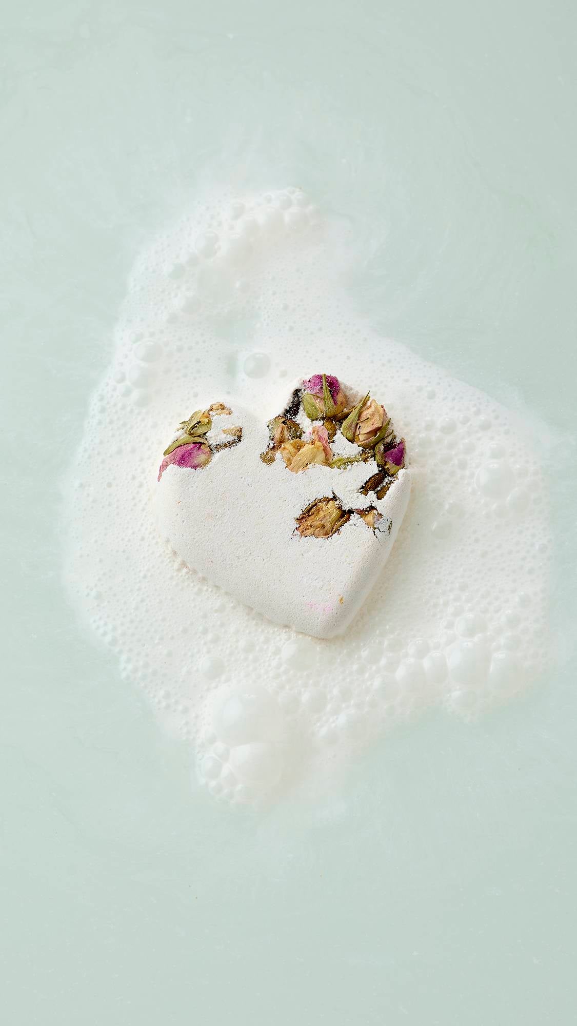 Bath bomb Tisty Tosty with rosebuds and lemon fragrance (British brand)