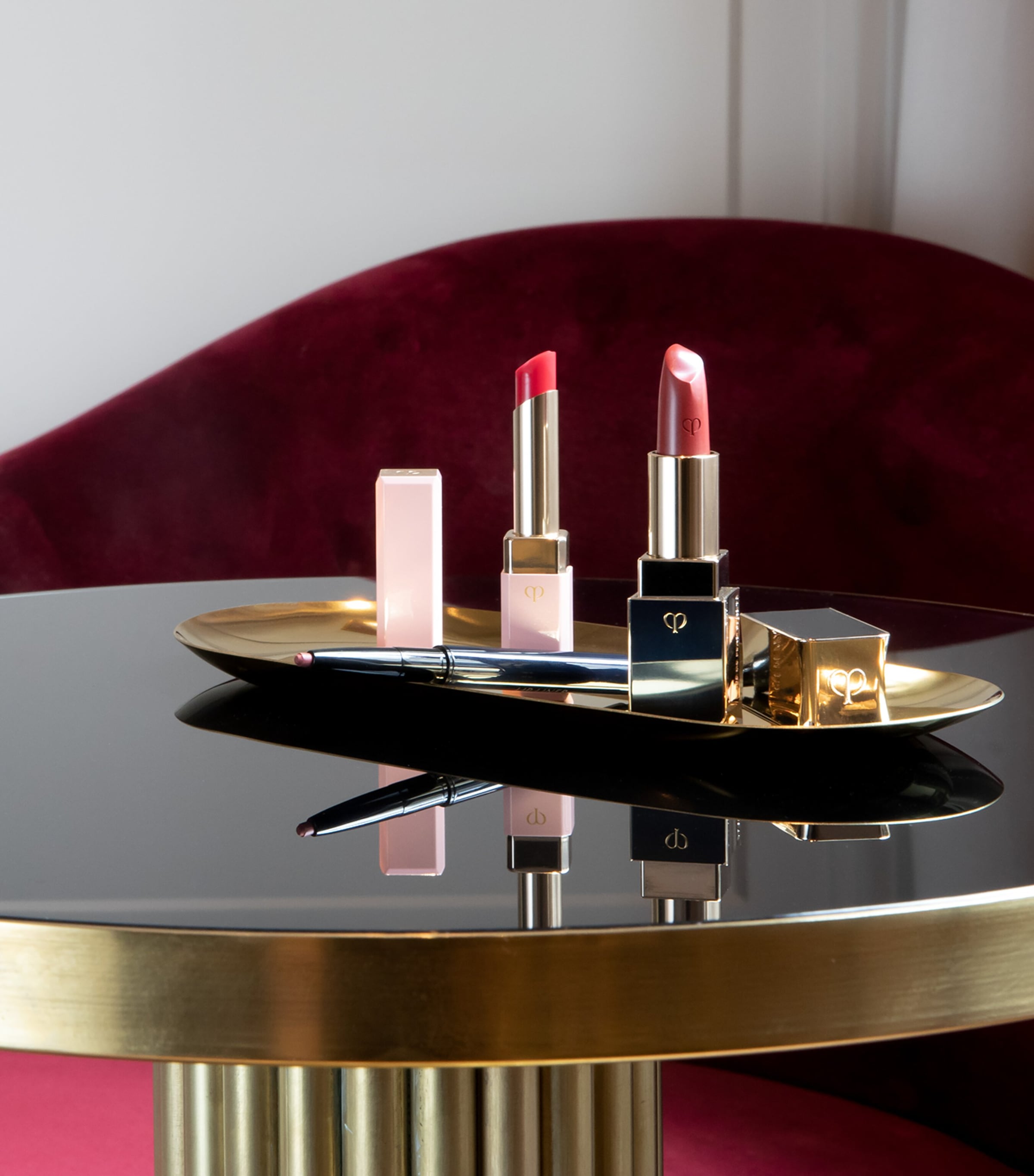 Matte Lipstick with Silky Finish and Moisturizing Properties, 4g