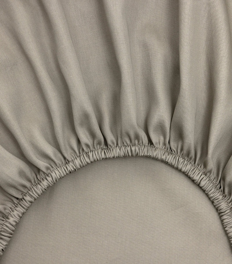 Yves Delorme Triomphe Kaki fitted sheet Super King, UK version
