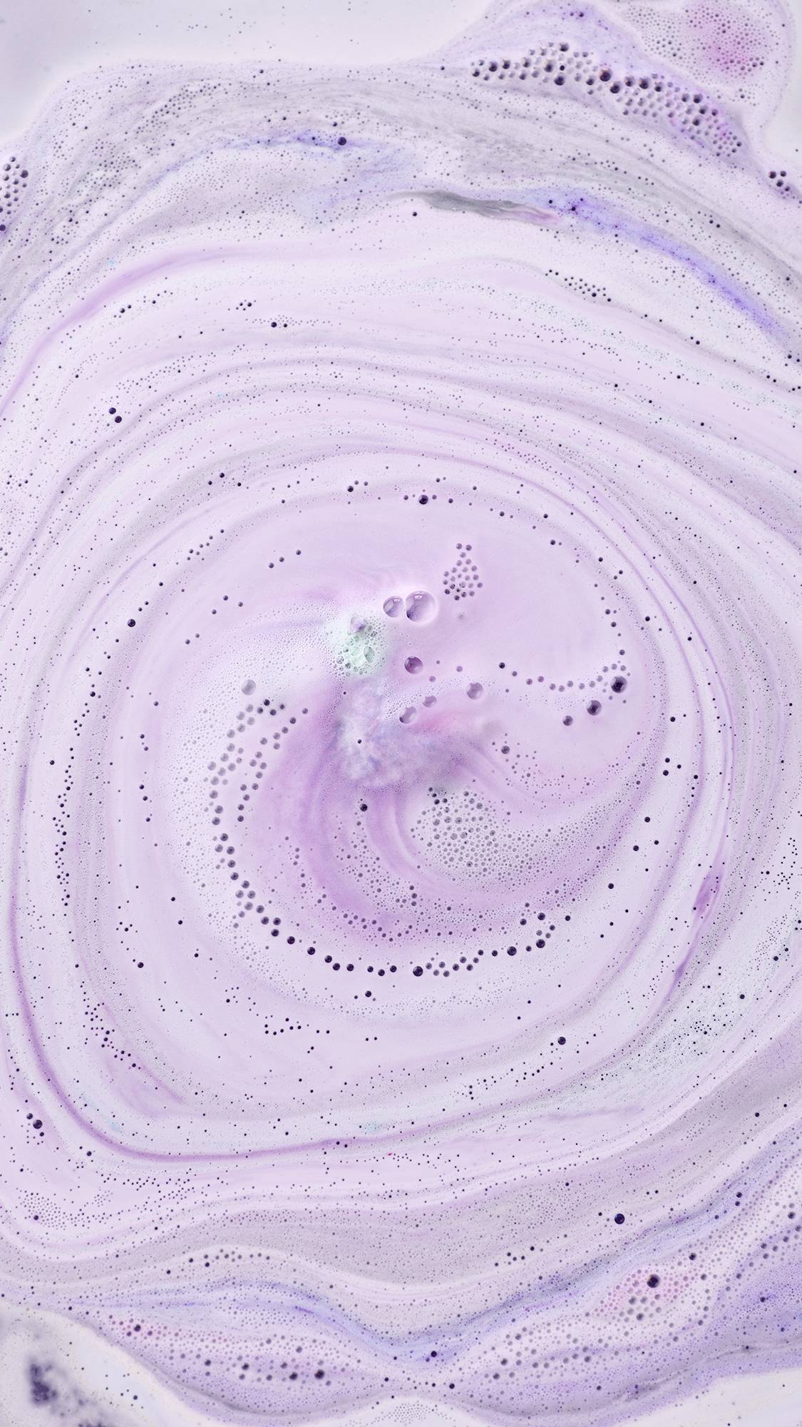 Goddess bath bomb with jasmine and oudh (British brand)
