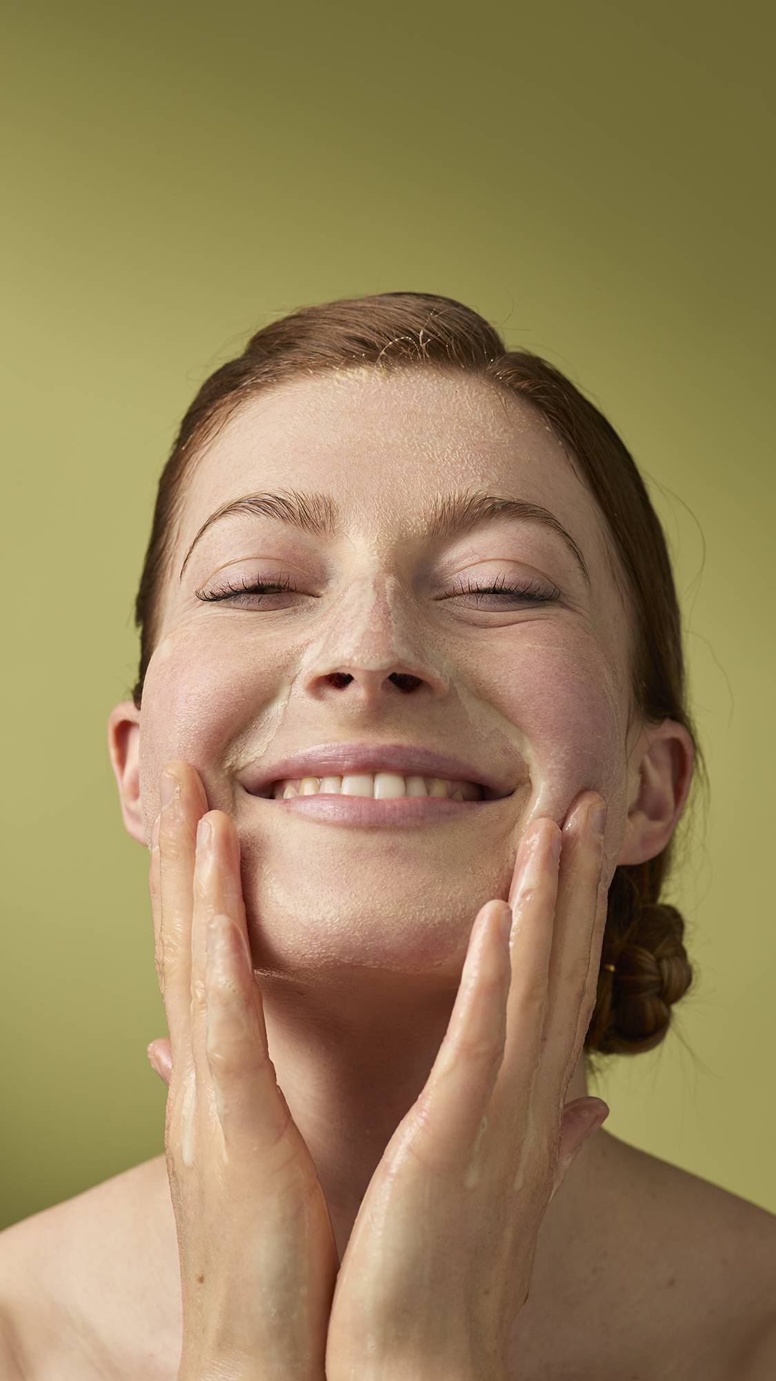 Telling The Bees facial gummy wash with British honey, UK version