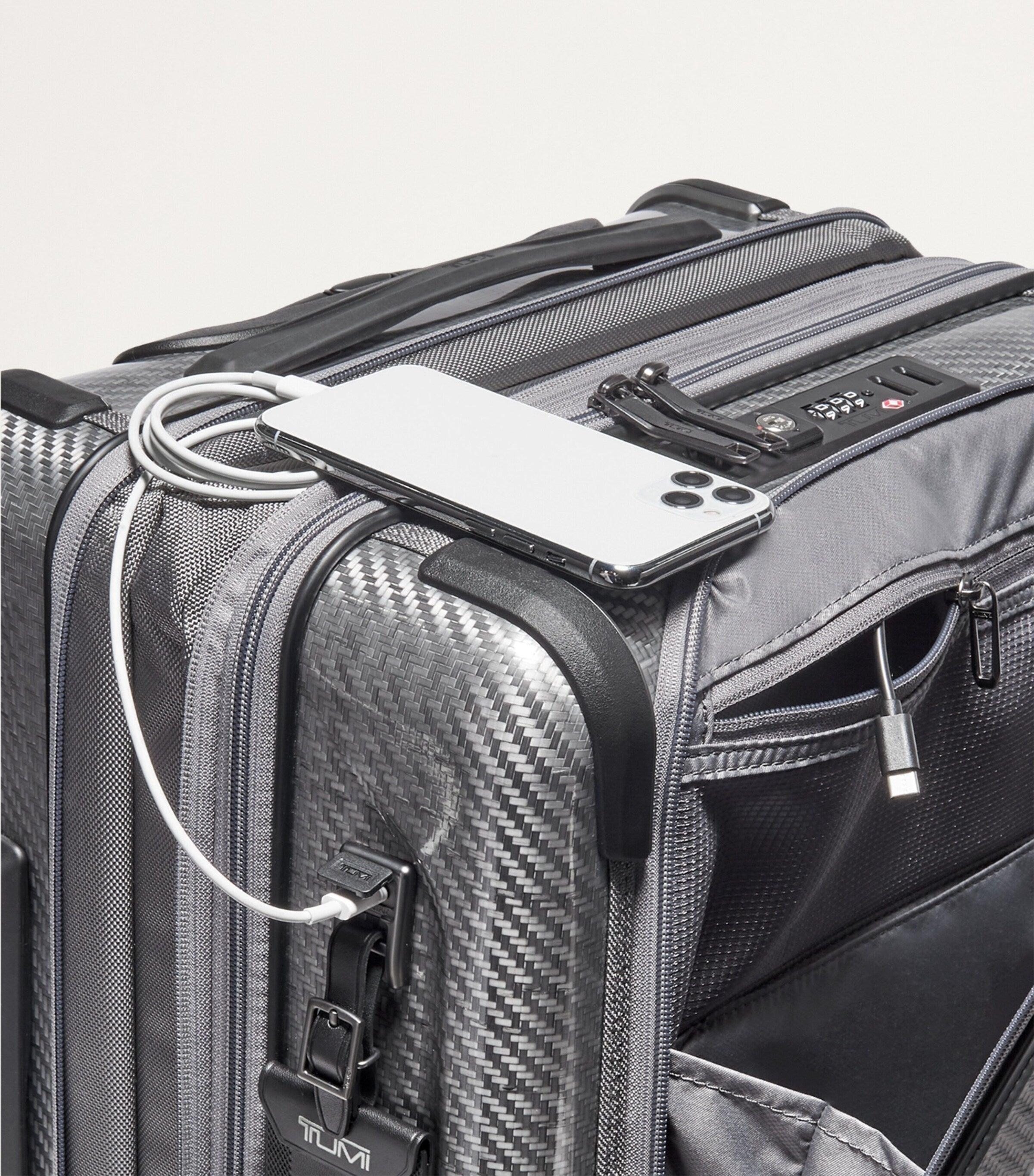 Tumi travel luggage Tegra-Lite Continental Spinner 55cm (British brand)