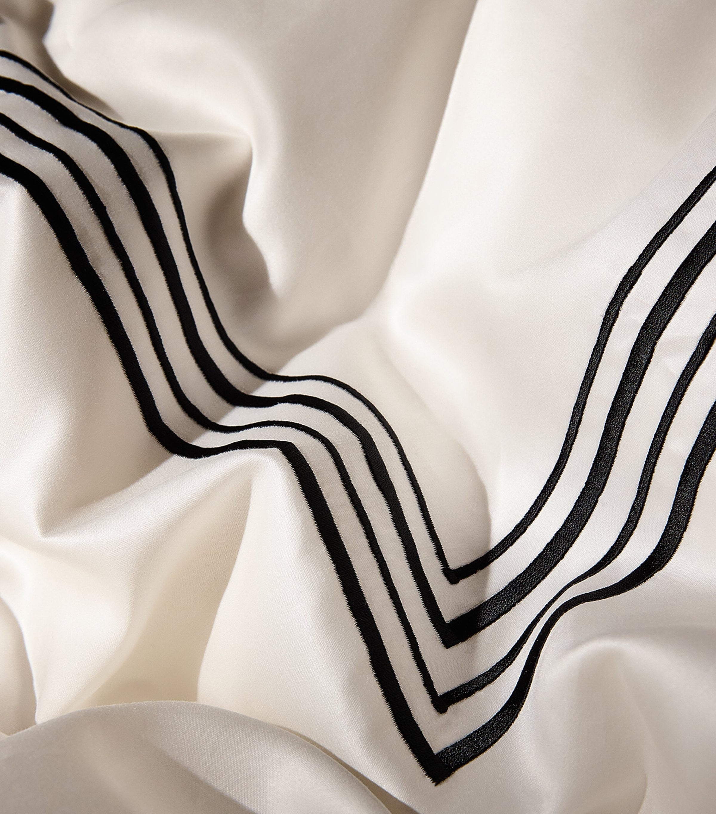 Harrods Mayfair King duvet cover and pillowcase set, UK version