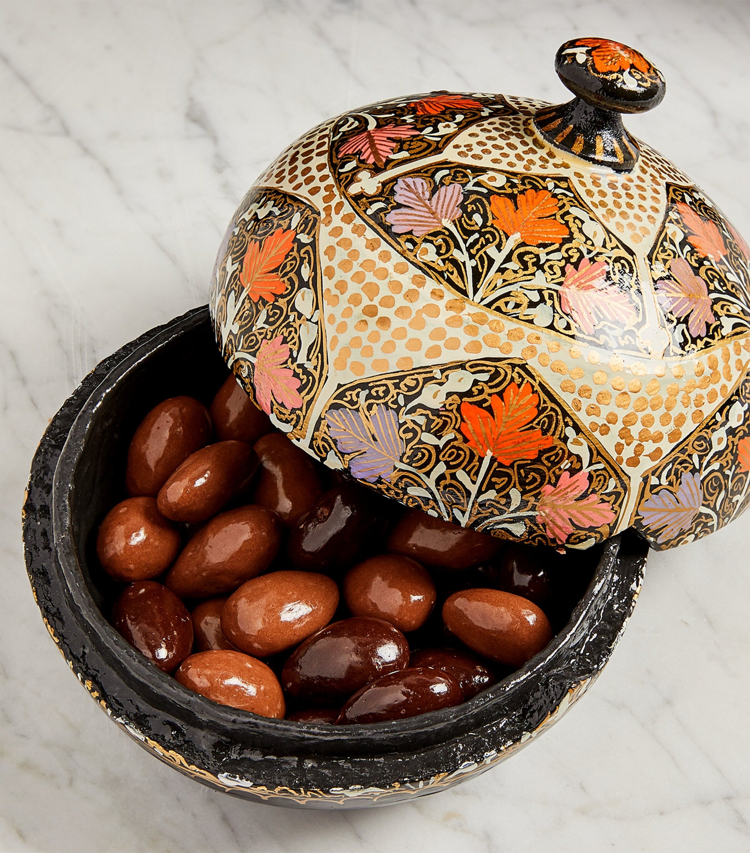 Farhi chocolate-coated almond bonbonnière 130g - British product