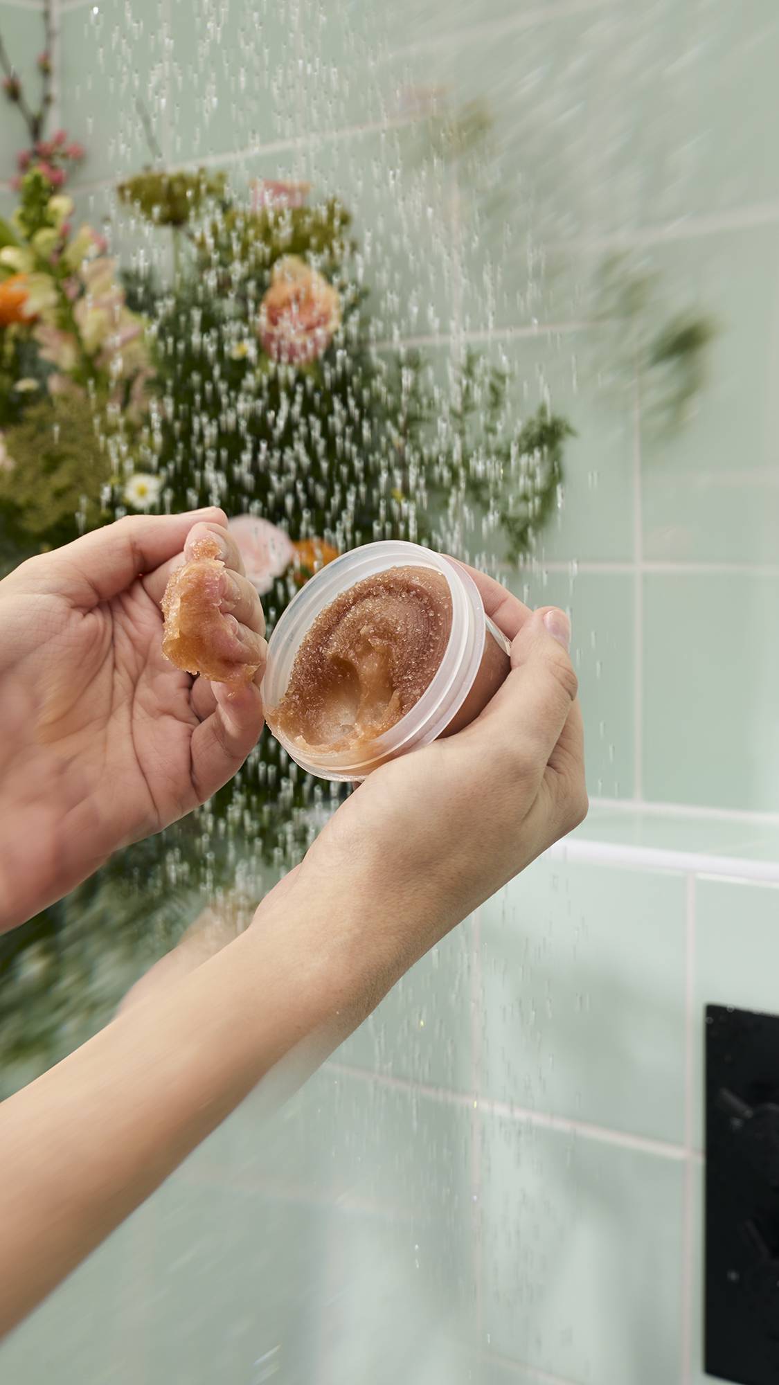 Lush Crème Brûlée body scrub, UK version