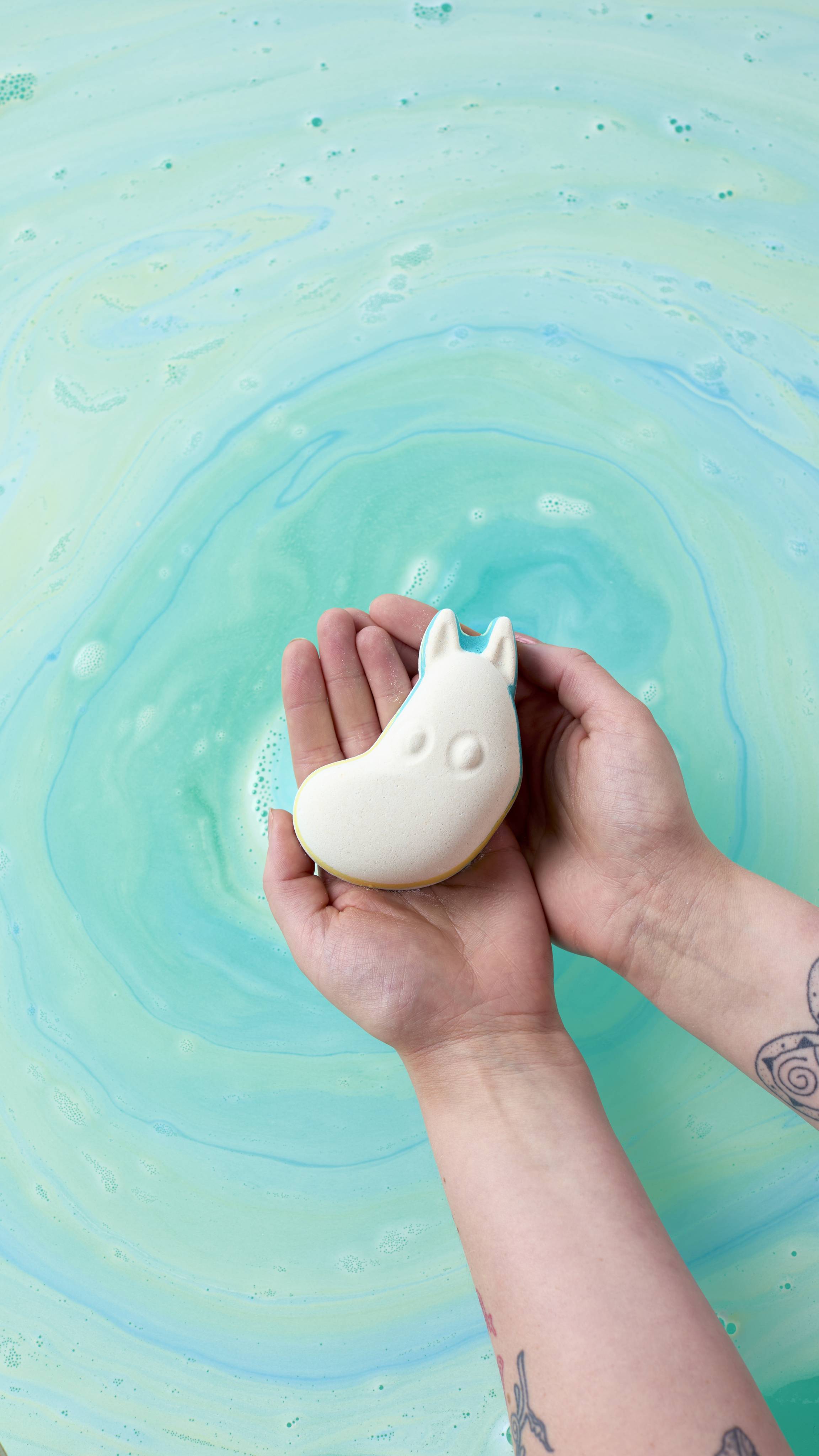 Lush Moomintroll bath bomb with coconut milk and lavender - British product