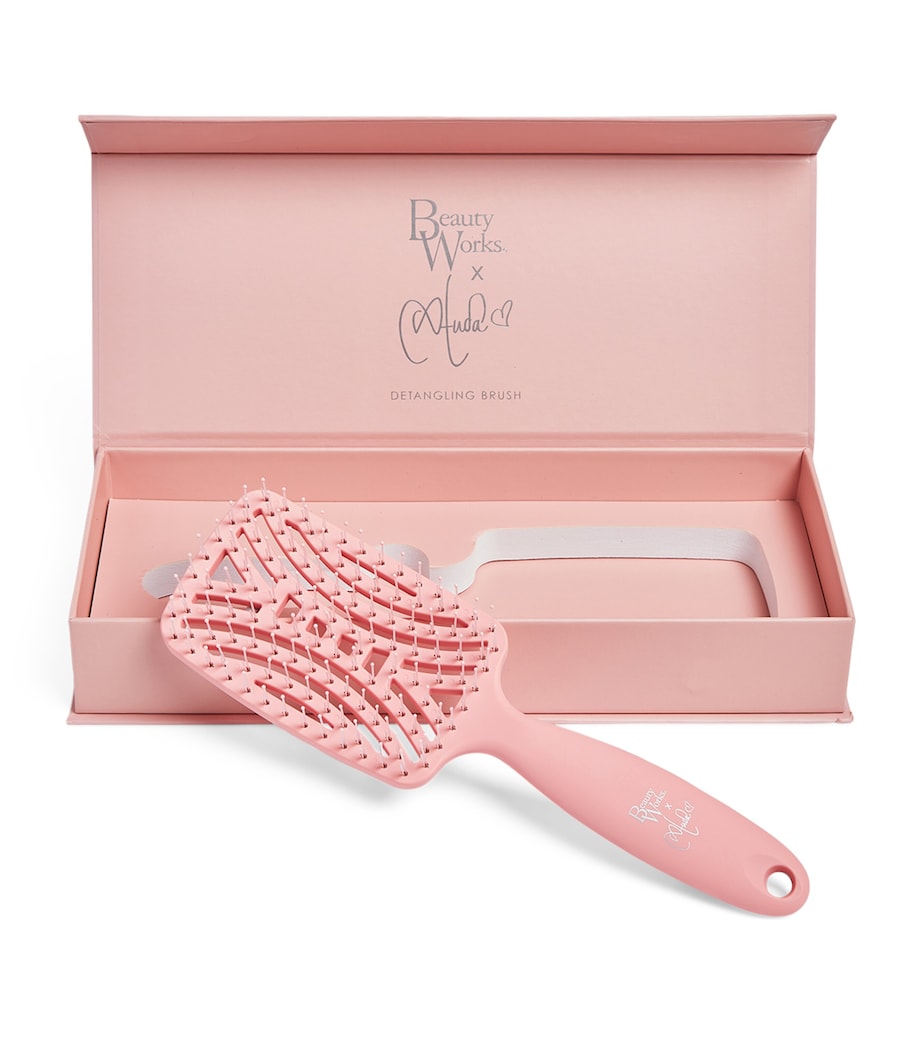 Beauty Works x Huda detangling brush - British product