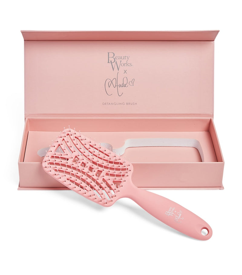 Beauty Works x Huda detangling brush - British product