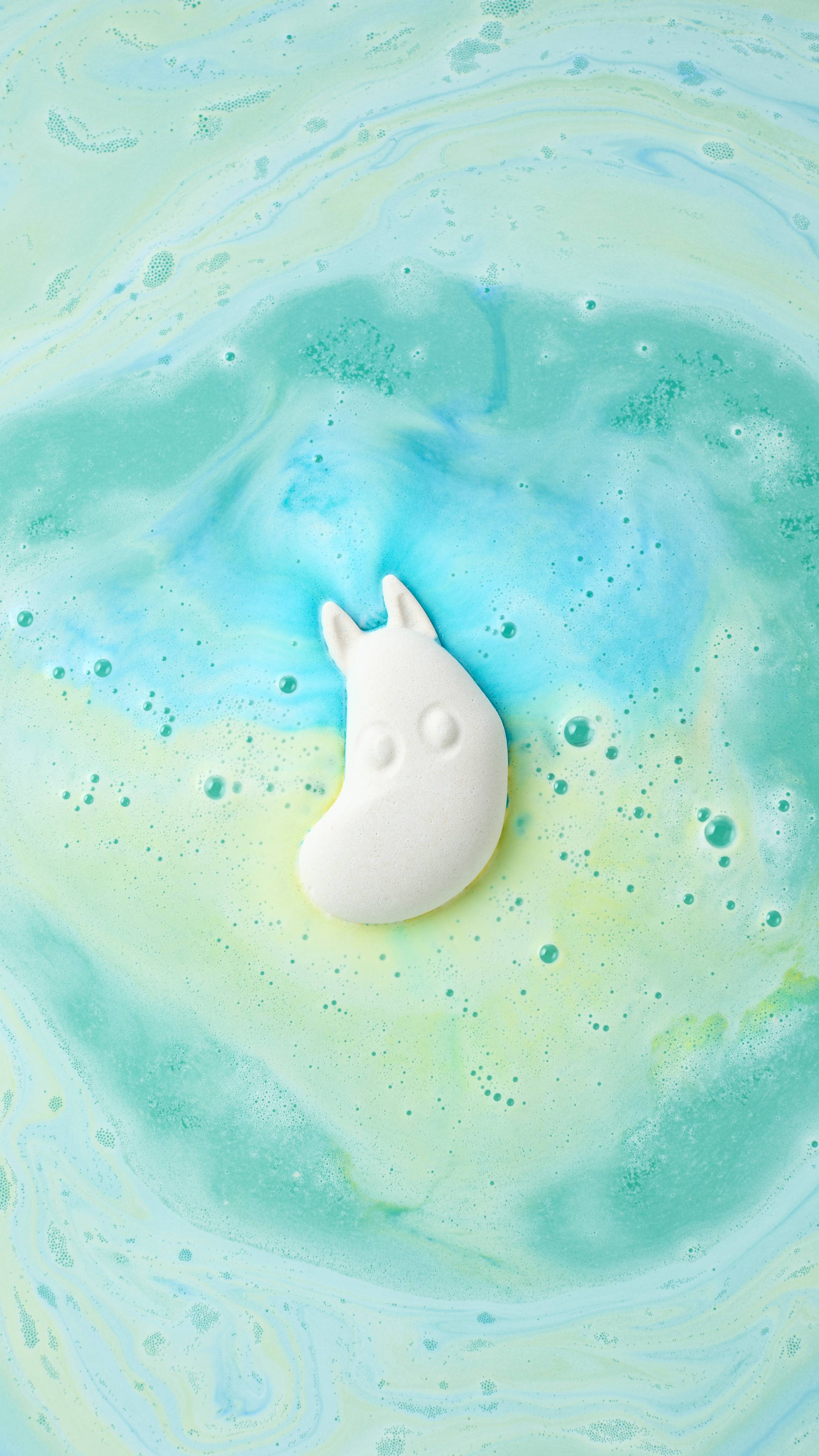 Lush Moomintroll bath bomb with coconut milk and lavender - British product