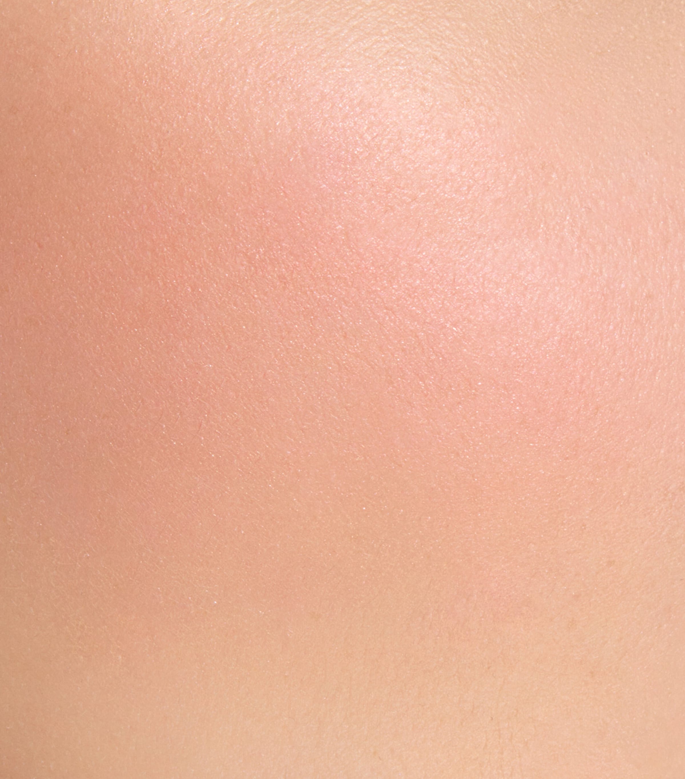 Suqqu Blurring Color Blush powder blush (British brand)