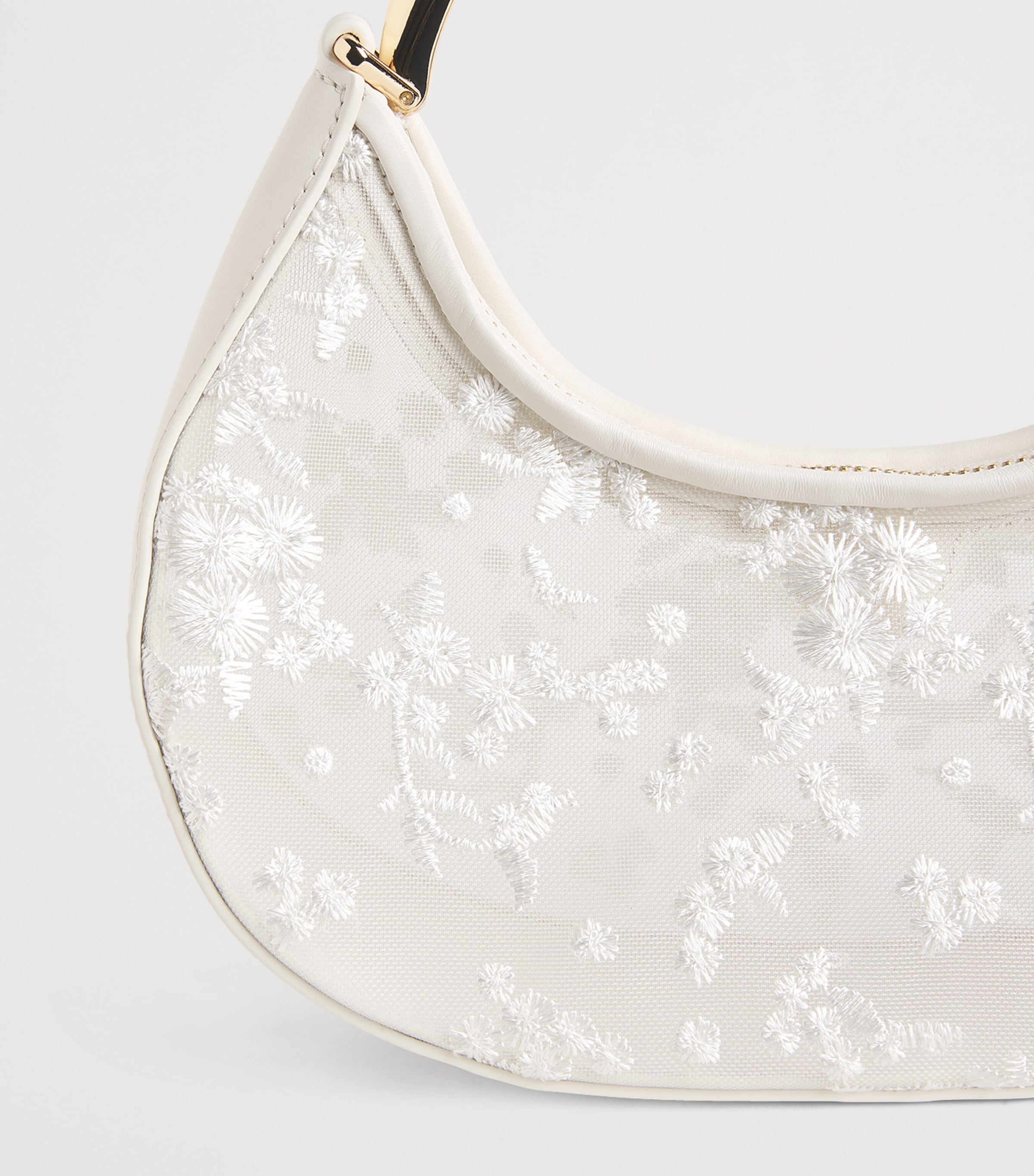 Sac pochette Nixi brodé en résille par Simkhai, importé du Royaume-Uni