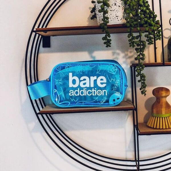 Bare Addiction gift set with toiletry bag, scrubber and headband (British brand)
