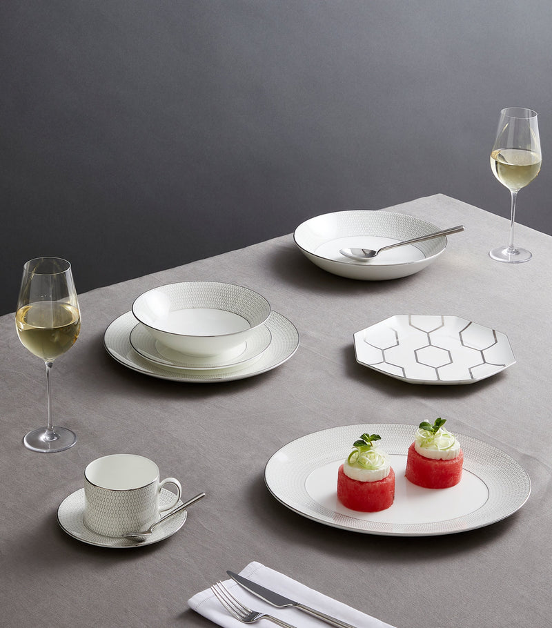 Wedgwood Gio Platinum Plate 28cm, UK version
