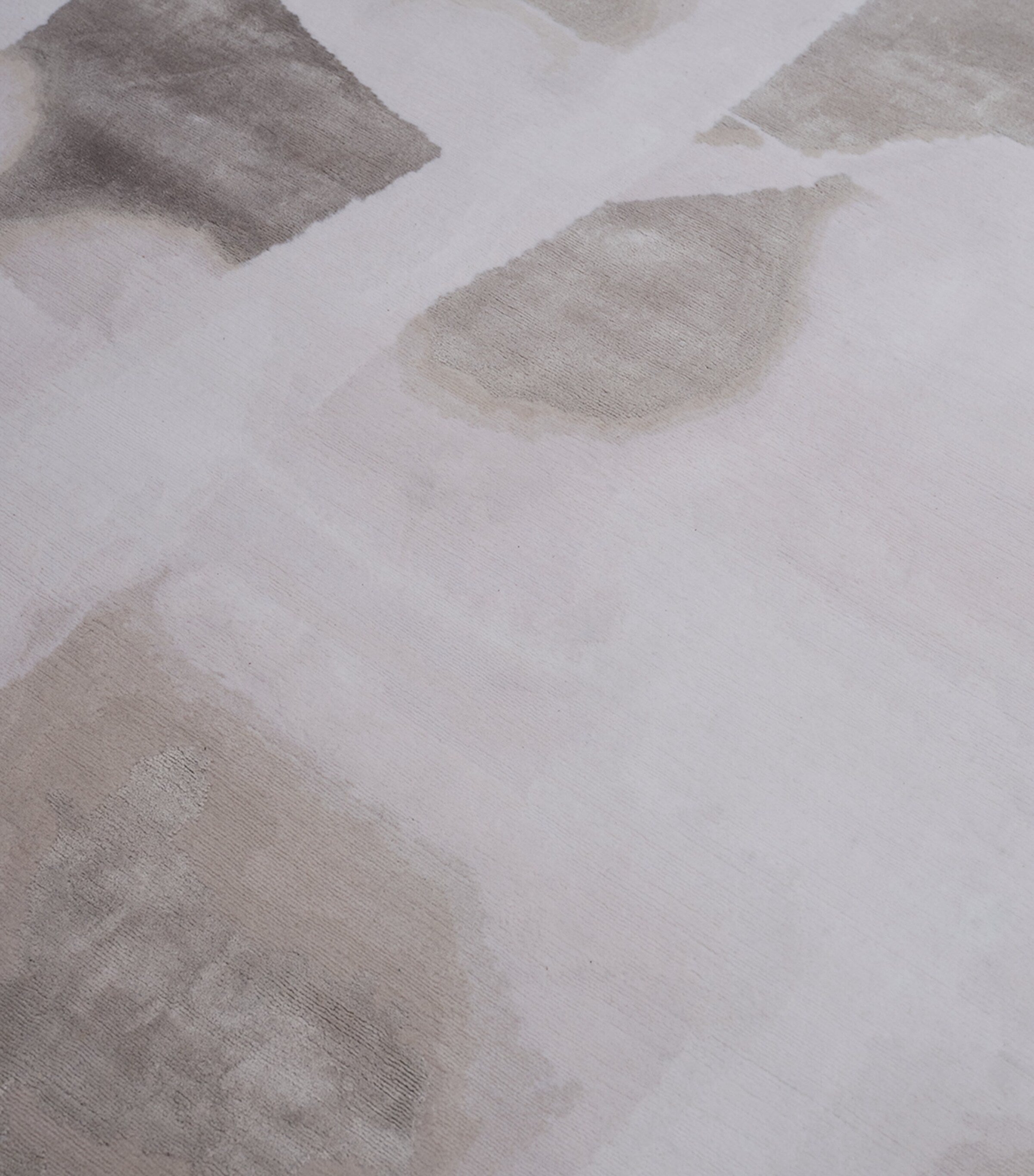 The Rug Company Solu Silver rug 2.74m x 1.83m (British brand)