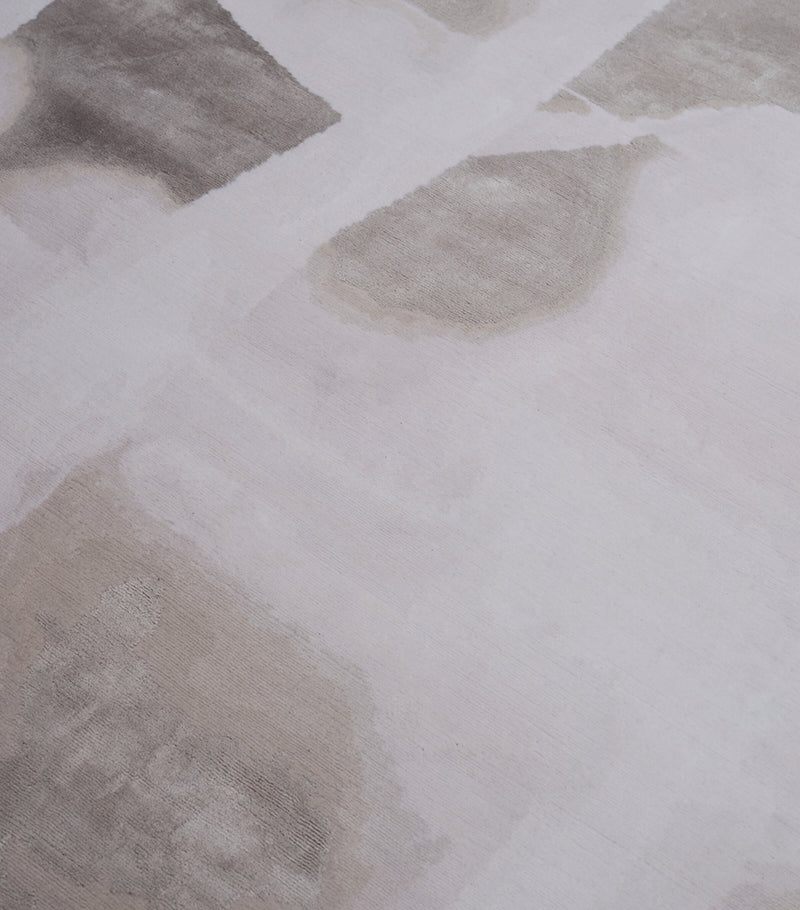 The Rug Company Solu Silver rug 2.74m x 1.83m (British brand)