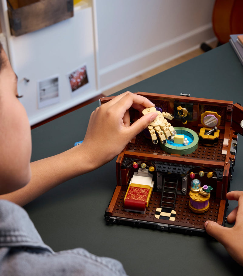 LEGO Wednesday Thing's Apartment building set, UK version