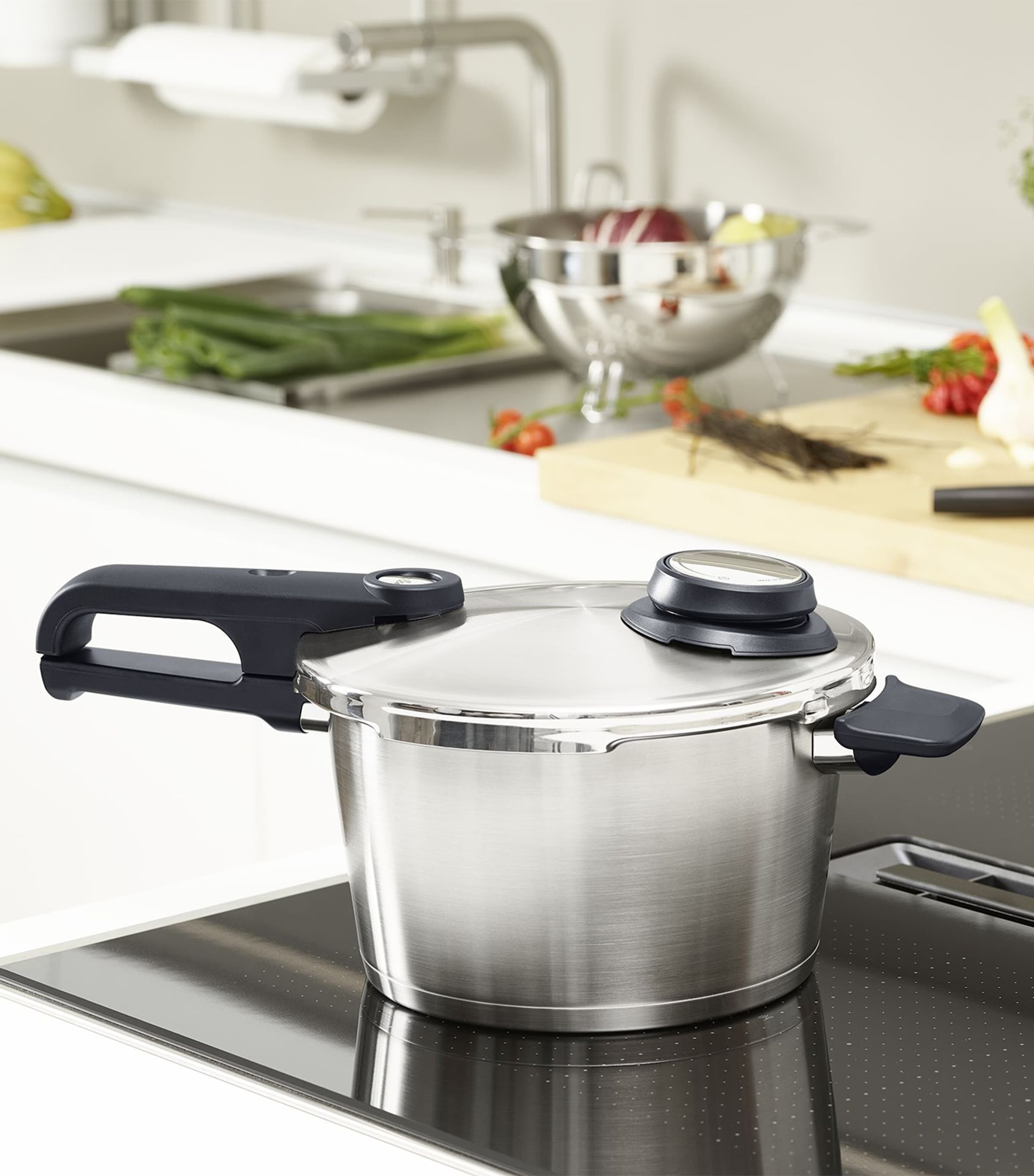 Fissler Vitavit Premium pressure cooker with insert 22cm - British product