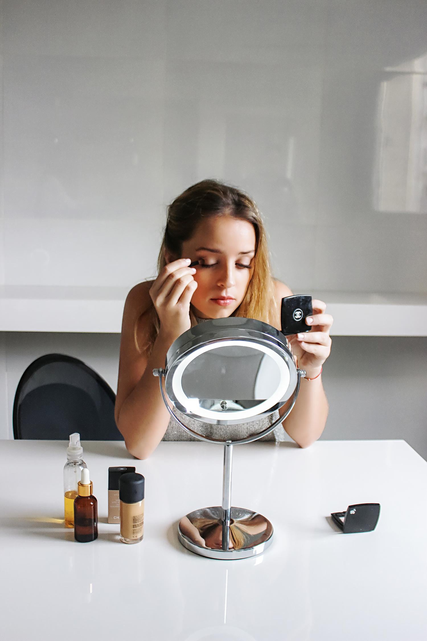 Beurer illuminated mirror 18 LEDs 7x magnification 13cm (British brand)