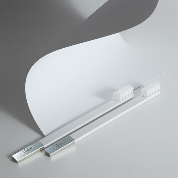 APRIORI White Silver Medium toothbrush, UK version