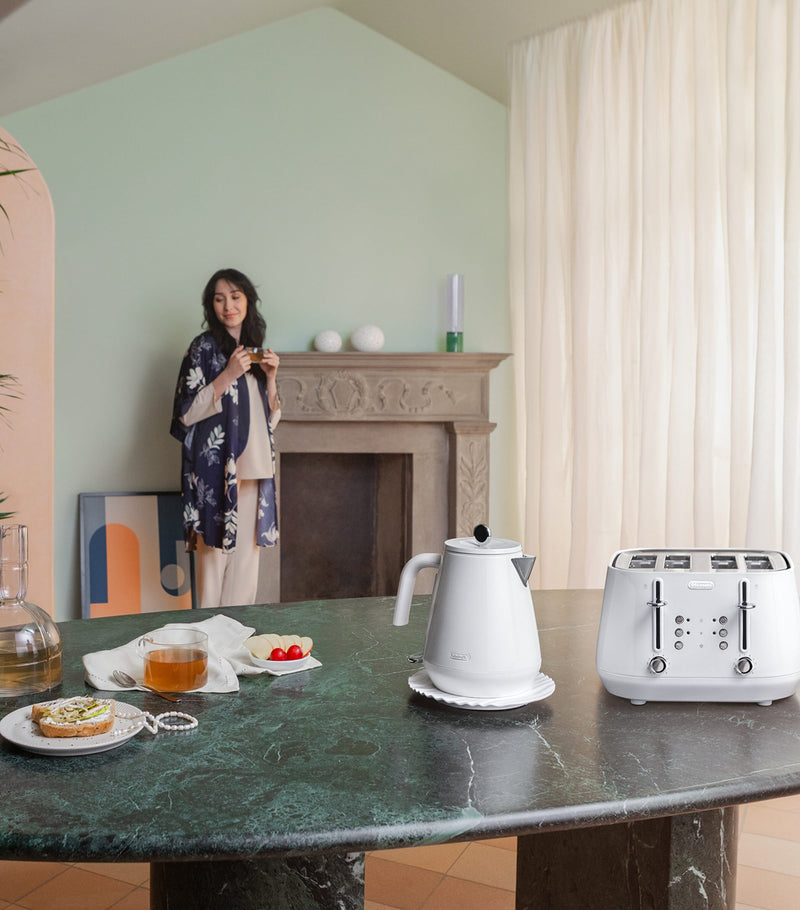 De'Longhi Eclettica four-slot toaster with extra lift function - British product