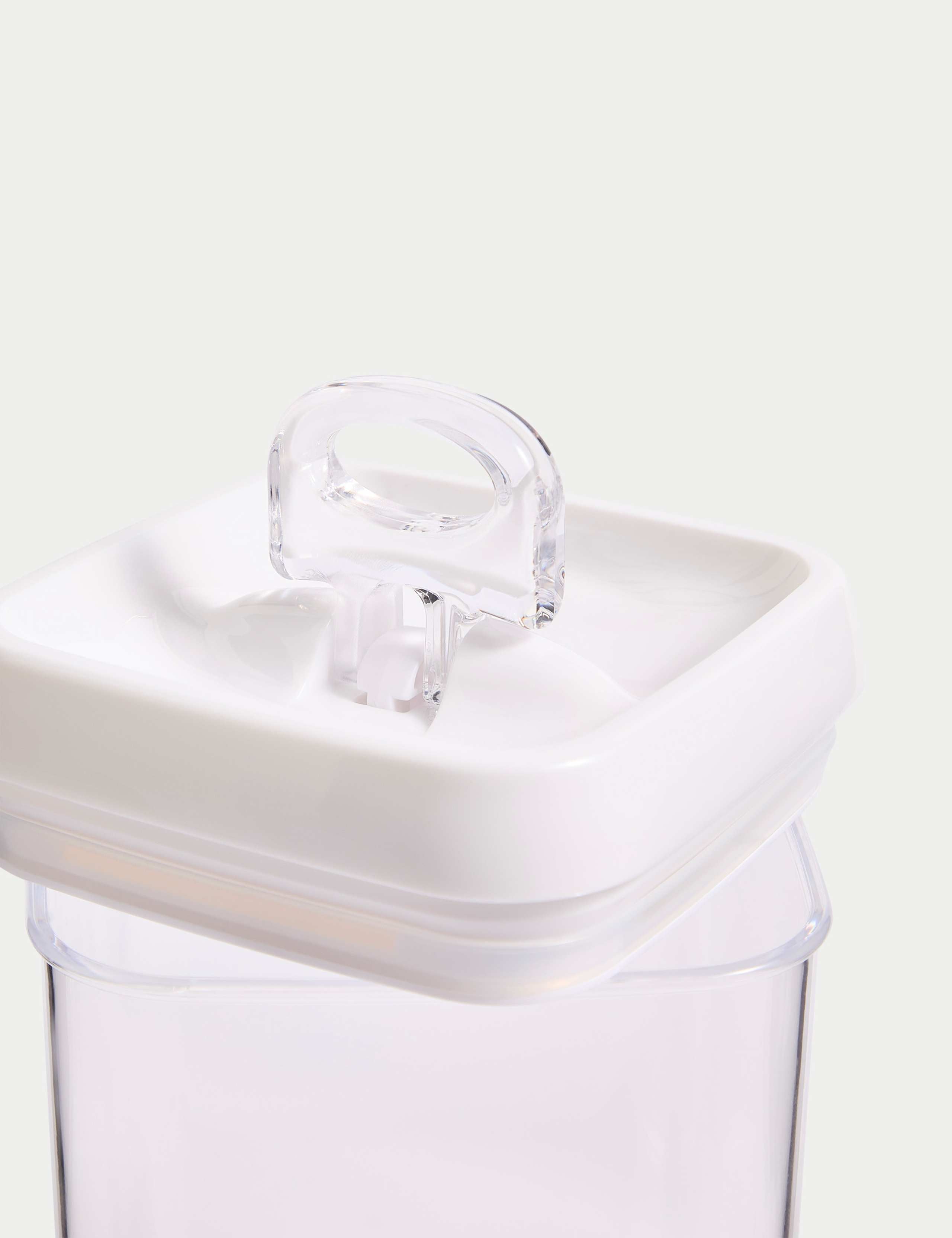 1.7L rectangular food storage container with flip-tight lid, UK version