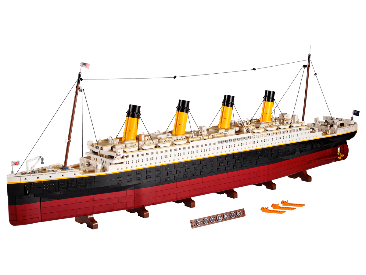 LEGO Titanic model ship 9090 pieces (British brand)