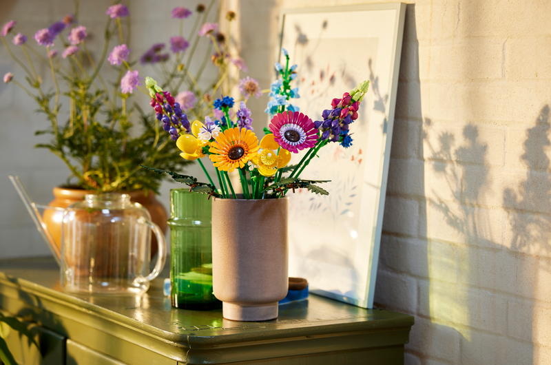 LEGO Wildflower Bouquet 939 pieces, imported from the UK