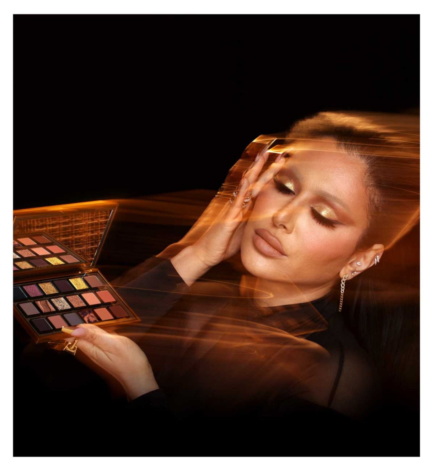 Huda Beauty Empowered Eyeshadow Palette 18 shades - British product