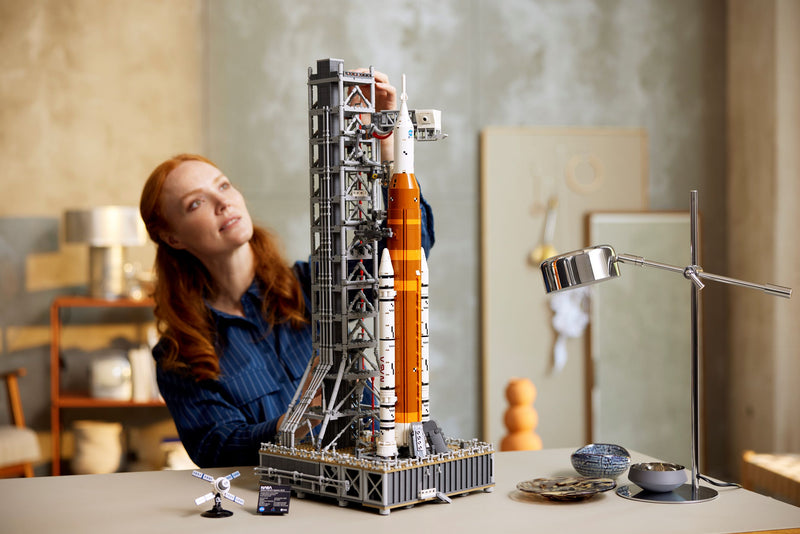 LEGO NASA Artemis Space Launch System model kit 3601 pieces, imported from the UK