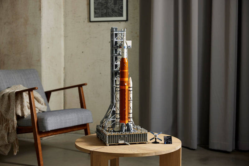LEGO NASA Artemis Space Launch System model kit 3601 pieces, imported from the UK