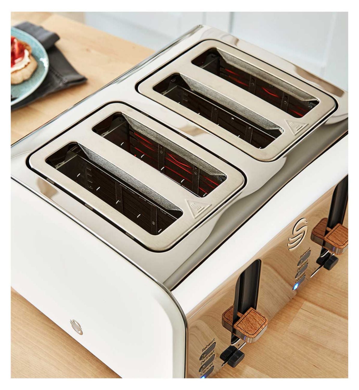 Swan Nordic style toaster white 4 slice, imported from the UK