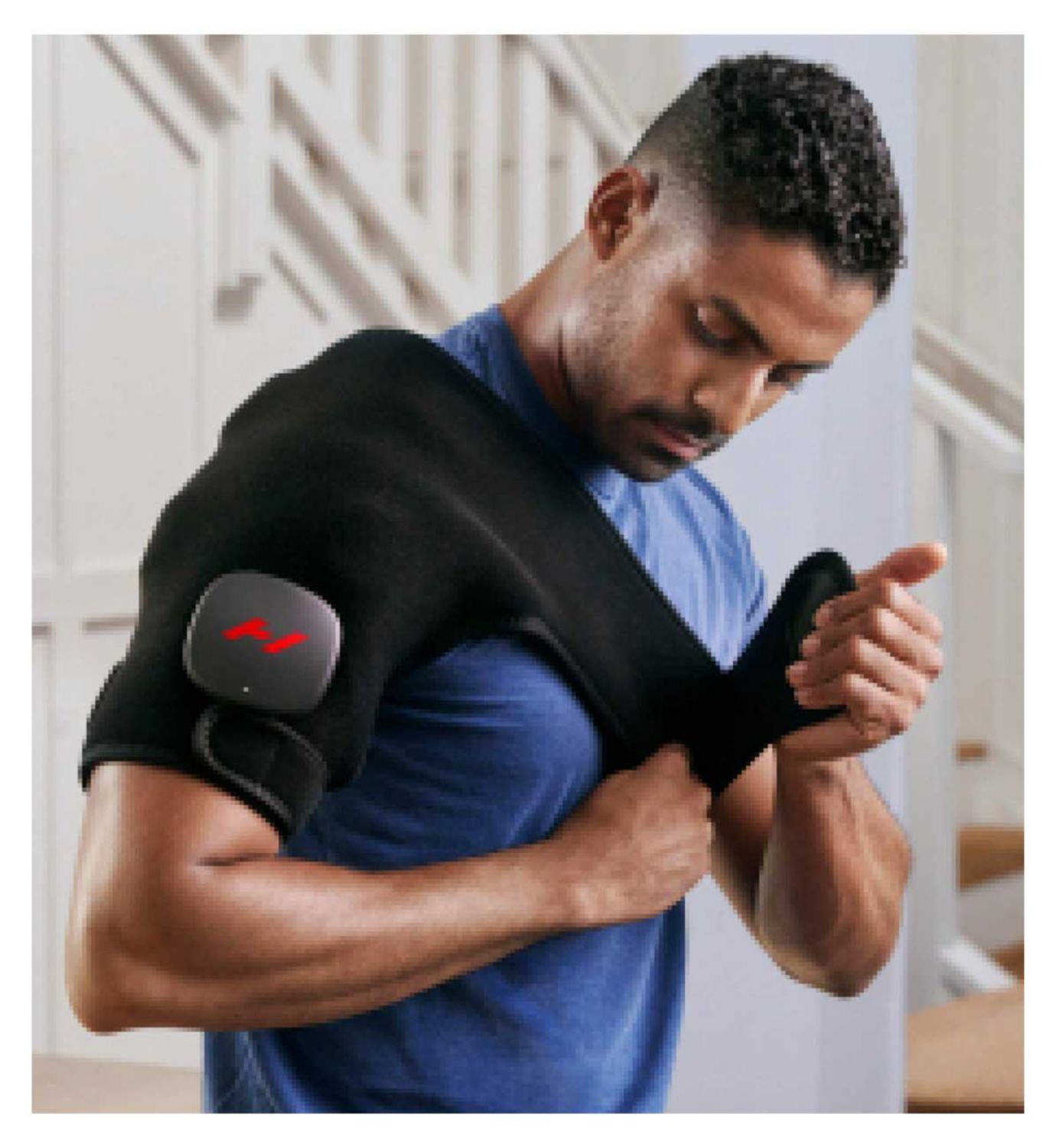 Hyperice Venom 2 shoulder wrap for right shoulder (British brand)