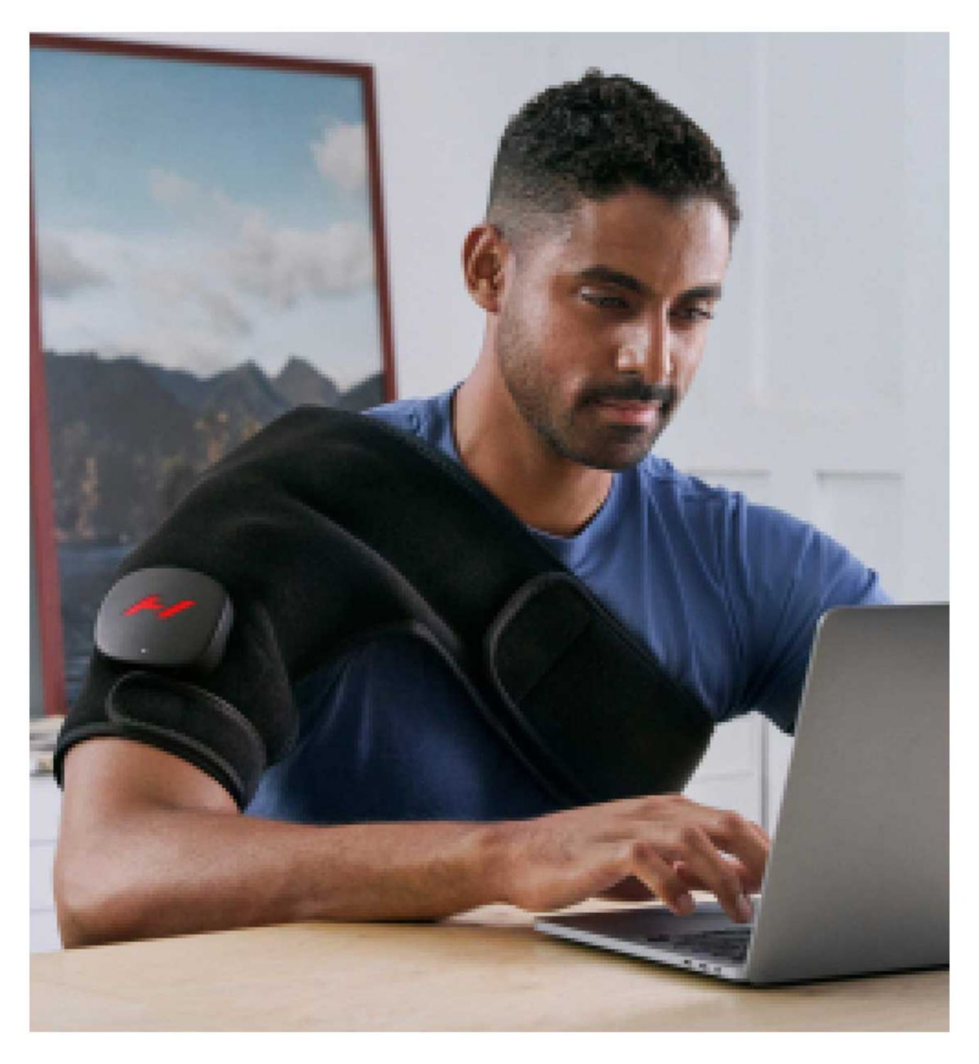 Hyperice Venom 2 shoulder wrap for right shoulder (British brand)