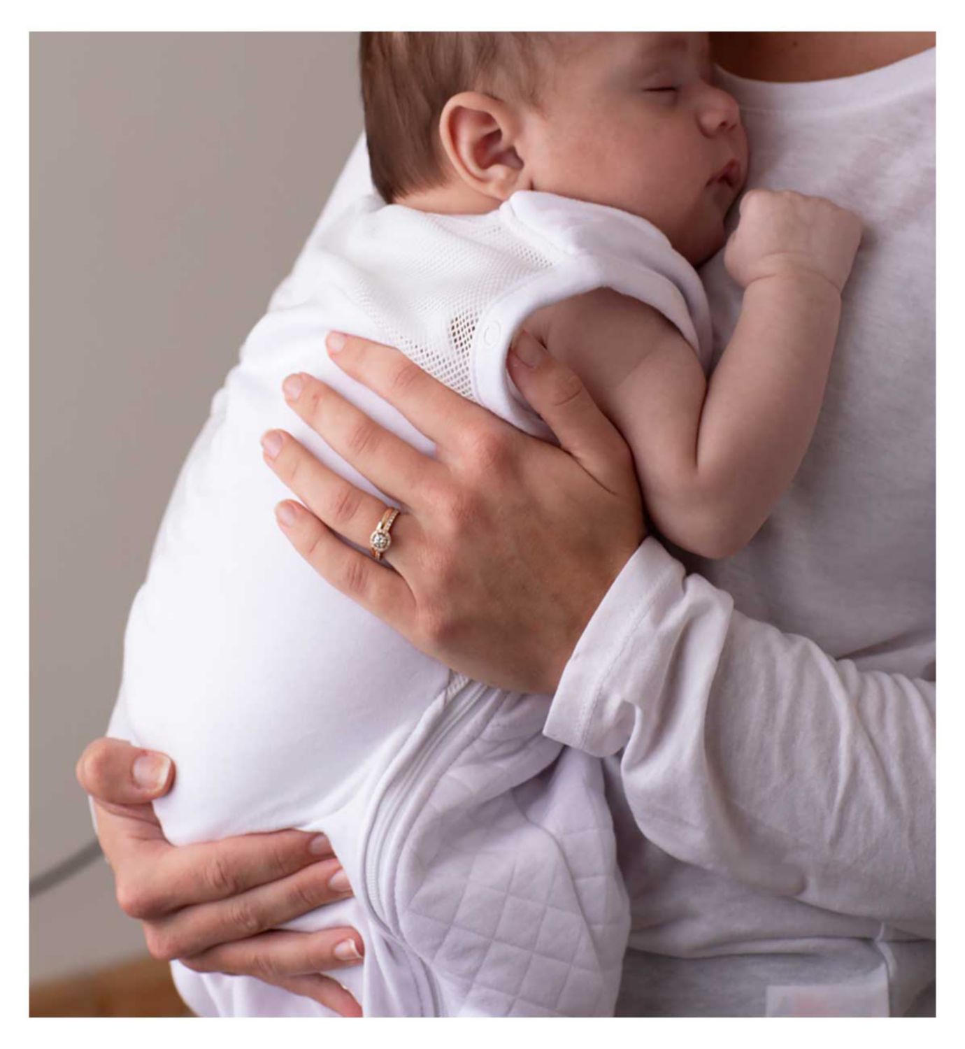 Purflo swaddle to sleep bag 2.5 Tog Soft White - British product