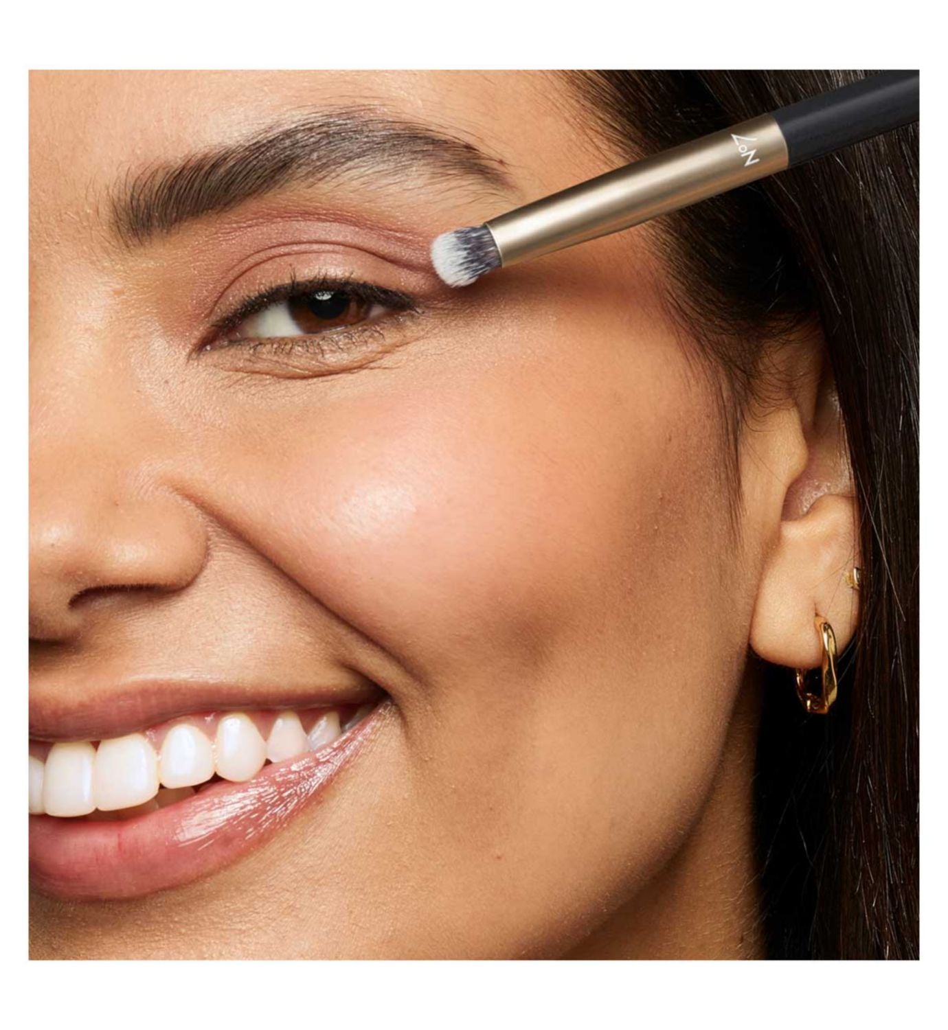 No7 Pro Artist Detailed Stroke Precision Eyeshadow Brush, imported from the UK