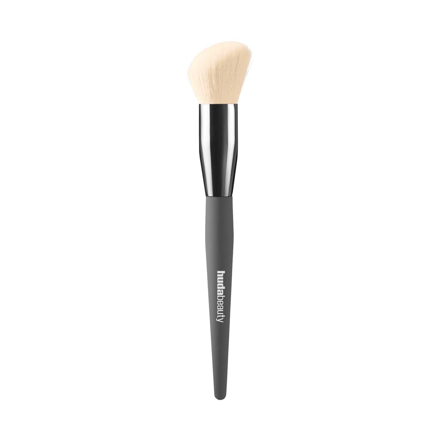 Huda Beauty Diffusing Cheek Brush - British product